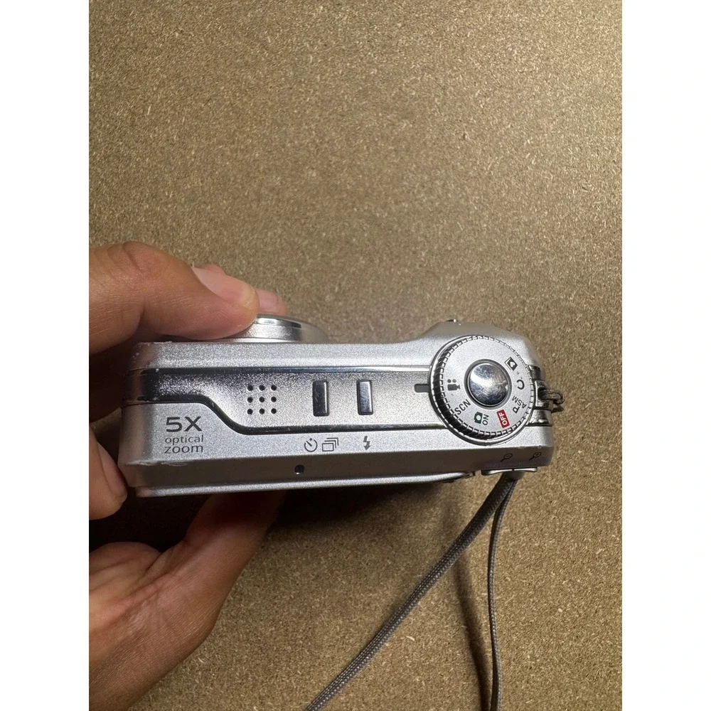 Kodak EasyShare C875 Silver Digital Camera 8.0MP 5X Optical Zoom Schneider Lens